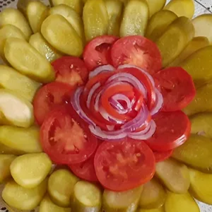 گوجه خیارشور بسته بندی